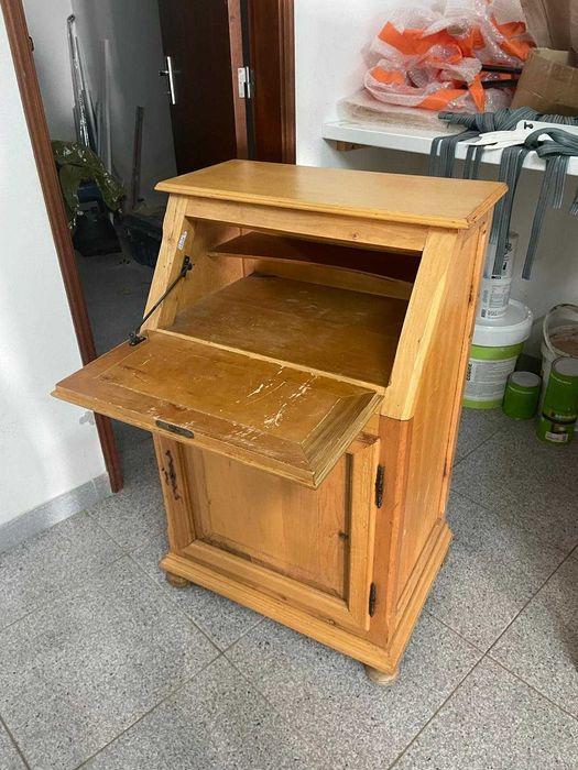 Móvel com escrivaninha