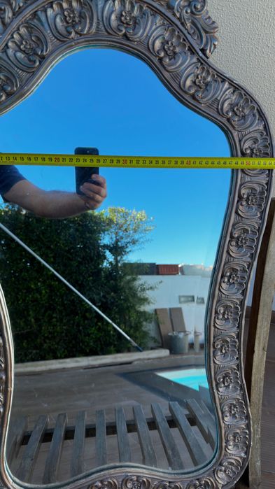 Espelho decorativo com marcas da idade