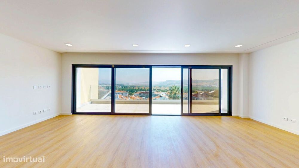 Excelente Moradia T5 com piscina, na Mealhada, Loures