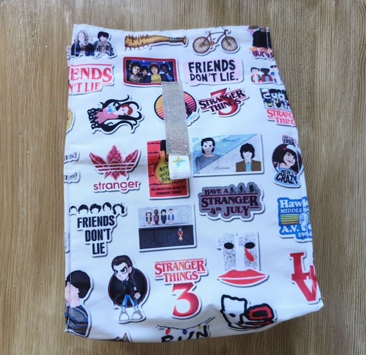 Bolsa - lancheira acolchoada Stranger Things