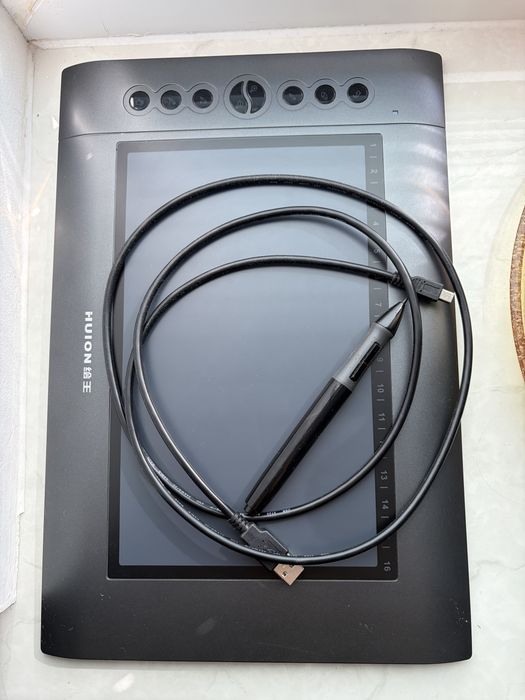 Графічний планшет huion h610