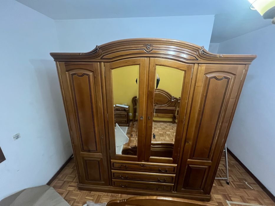 Vendo Guarda Fatos de Carvalho como novo