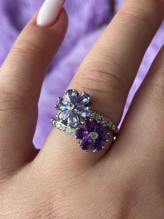Кольцо из серебра 925 пробы с танзанитом и аметистом.Размер18