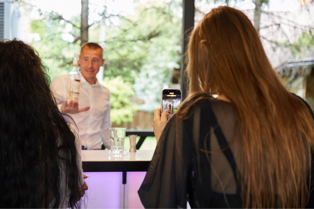 Замовити Професійного Бармена. Київ.Піраміда із Шампанского