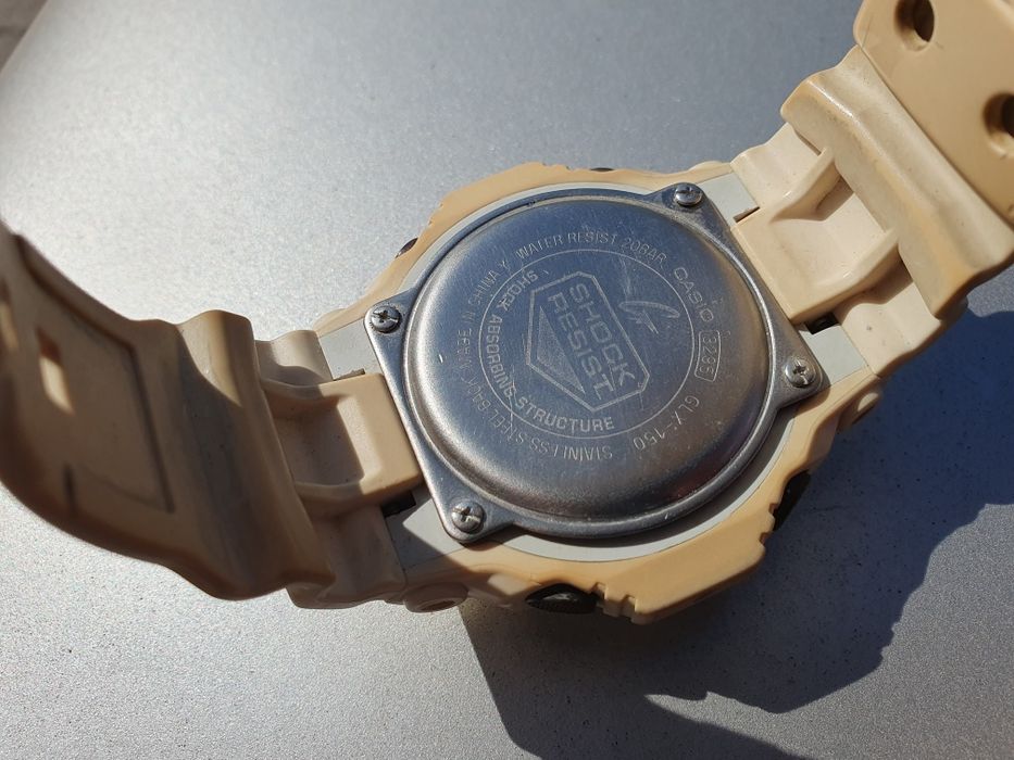 Годинник Casio G-Shock.