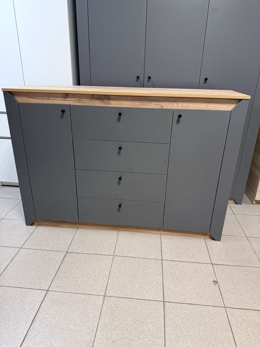 Комоды шкафы купе,прихожие,обувницы,столы.