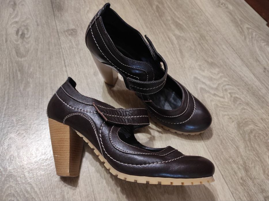 Шкіряні жіночі туфлі