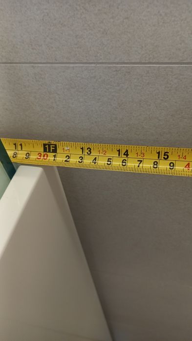 Floreira moderna em madeira lacada e cubo de vidro