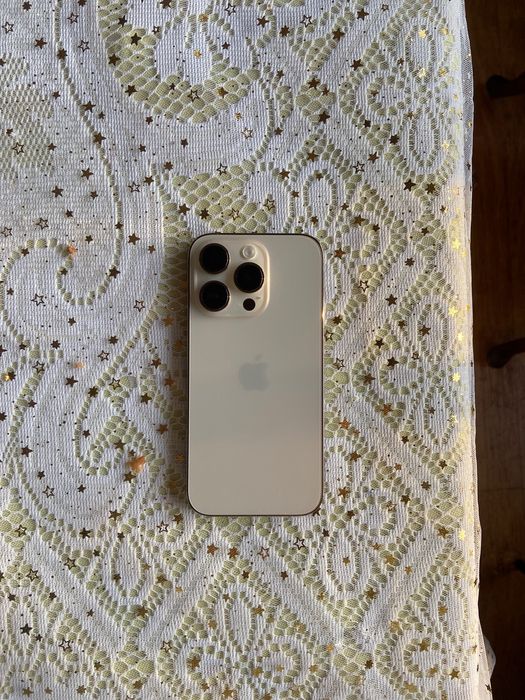 iPhone 14 Pro dourado - Versão E-SIM (cartão digital)