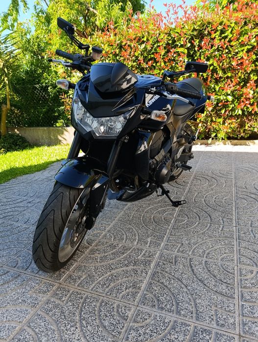 Kawasaki Z750 black