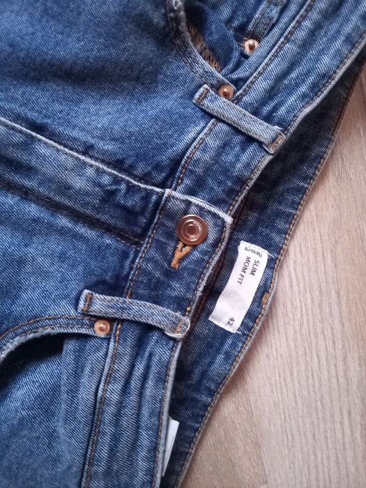 ASpodnie jeans Denim Sinsay roz 42 XL z rozdarciami
