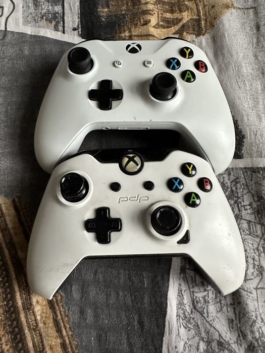 Xbox one S 1TB z grami i padami