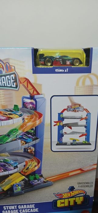 Garagem Hot Wheels com carrinho