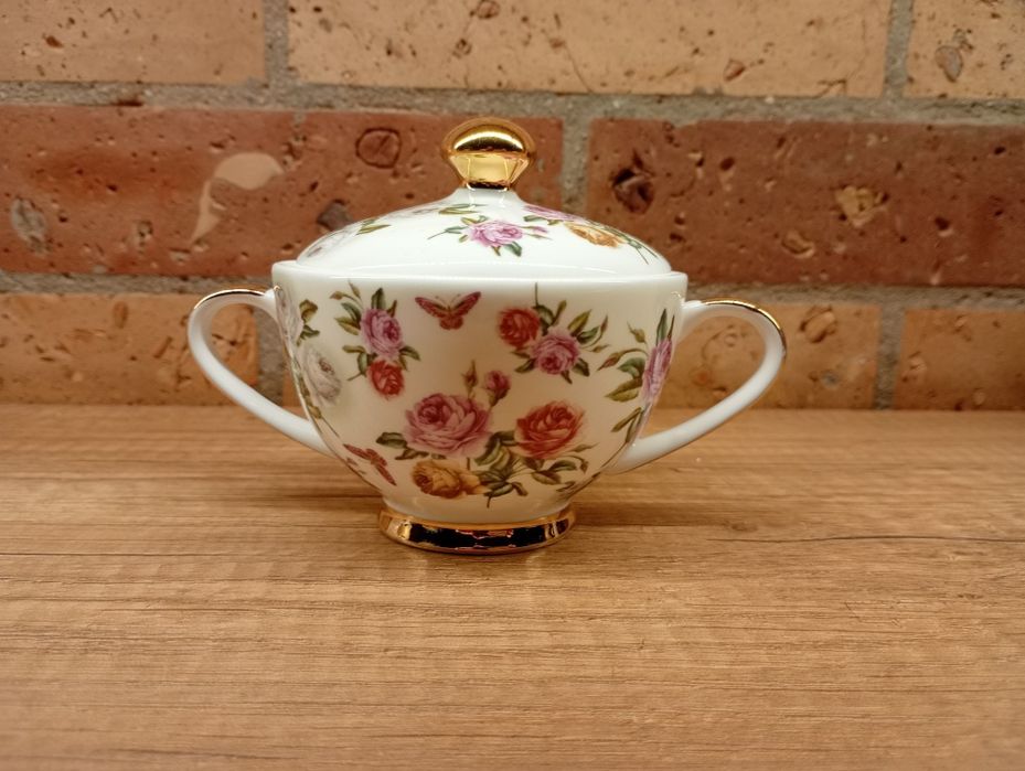 Porcelanowa cukiernica z pokrywką – motyw kwiatów, złocenia
