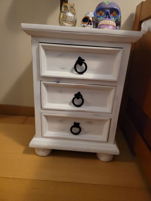 Mesa de cabecera vintage.