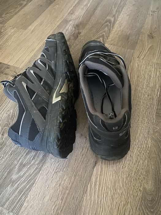 Кросівки фірми “Salomon”.