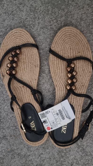 Sandálias Zara Novas