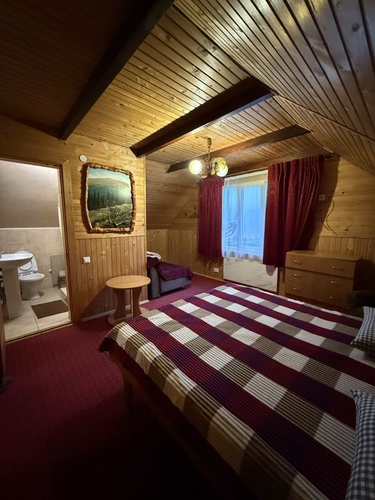 Здається садиба “Під лісом у Гіда!