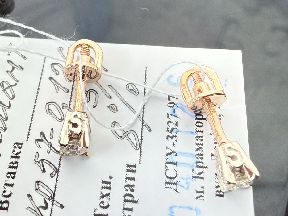 Золоті сережки пусети з діамантами 585 проби розпродаж