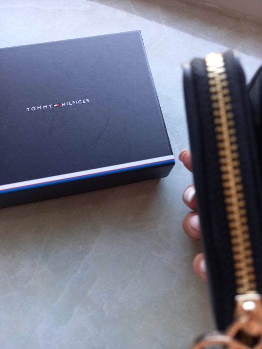 Шикарный женский кошелёк бренд TOMMY HILFIGER !