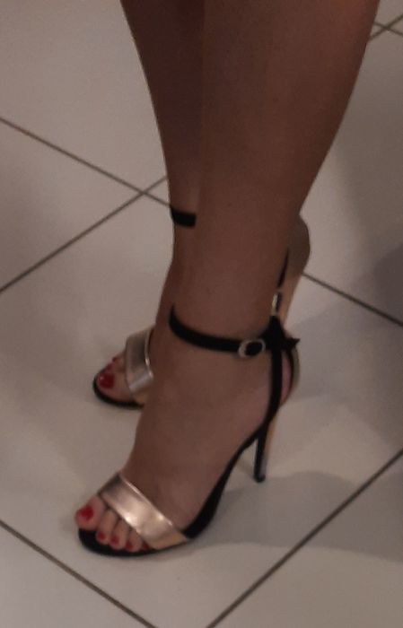 Sandałki , szpilki DeeZee - śliczne