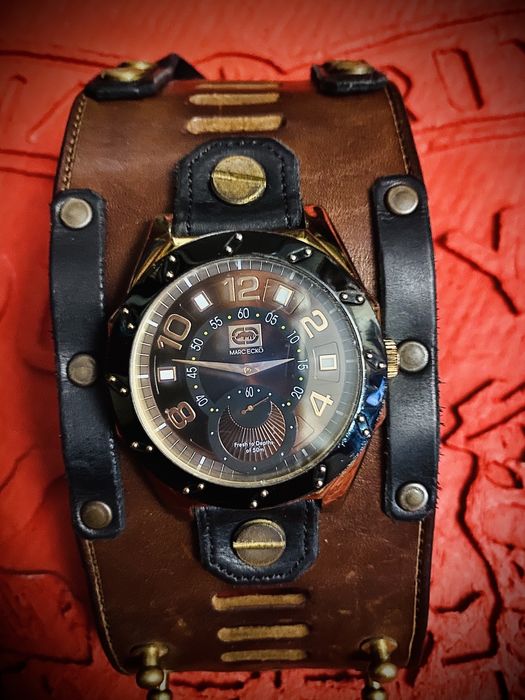 Часи Marc Ecko Black Gold