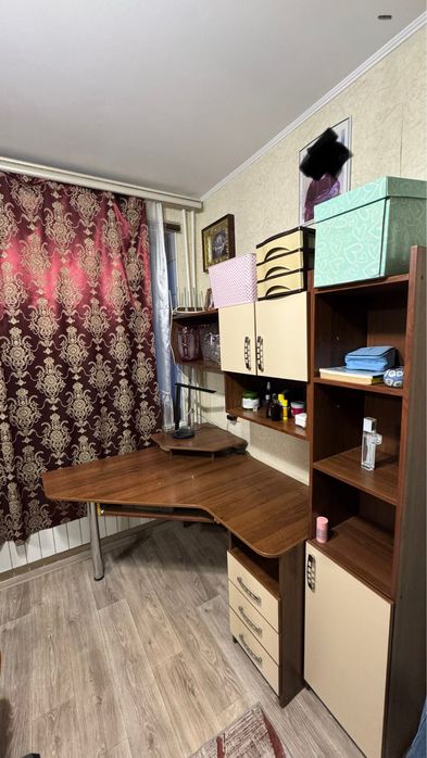 Детский уголок( стол, шкафчики)