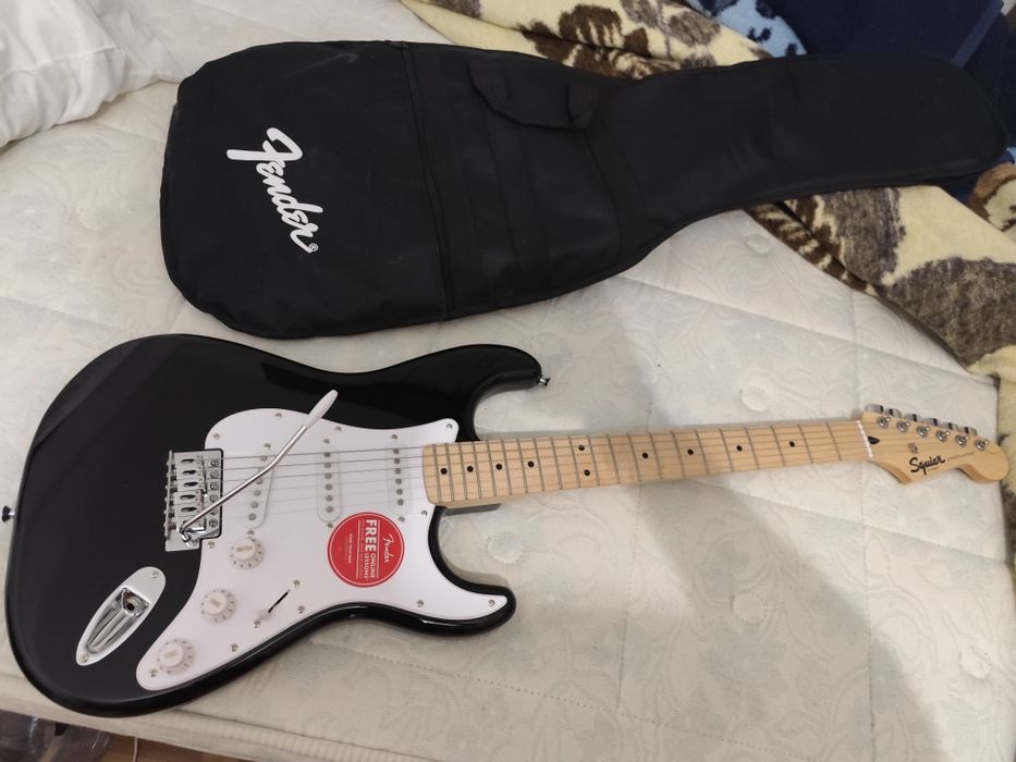 Guitarra elétrica com amplificador nova usada duas vezes