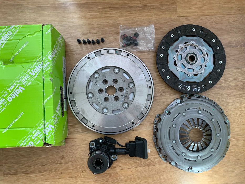 Комплект зчеплення з маховиком CITROEN C4/PEUGEOT 308/3008/5008 1