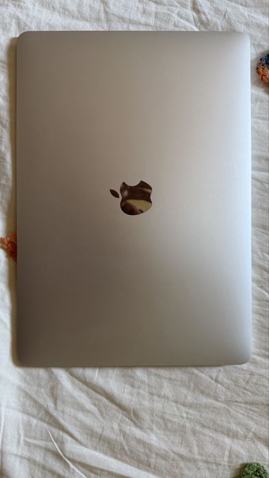 MacBook Air M1 8GB / 256GB — Como Novo (Apenas 69 ciclos de bateria!)