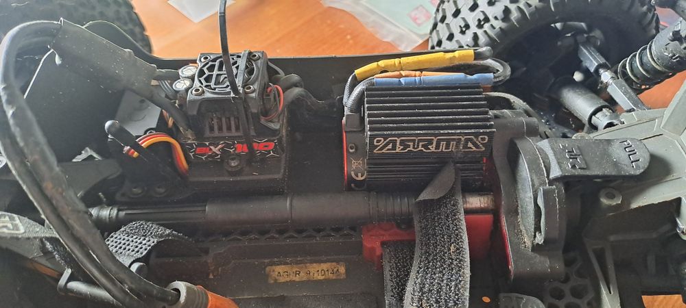 Sprzedam model Arrma Granite 4×4 3s