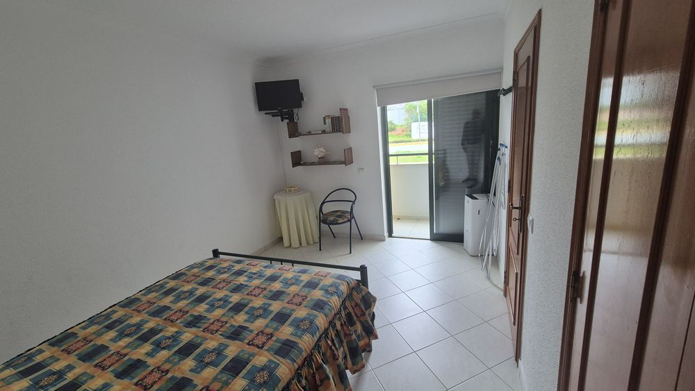 Arrenda-se apartamento T2 ao Ano