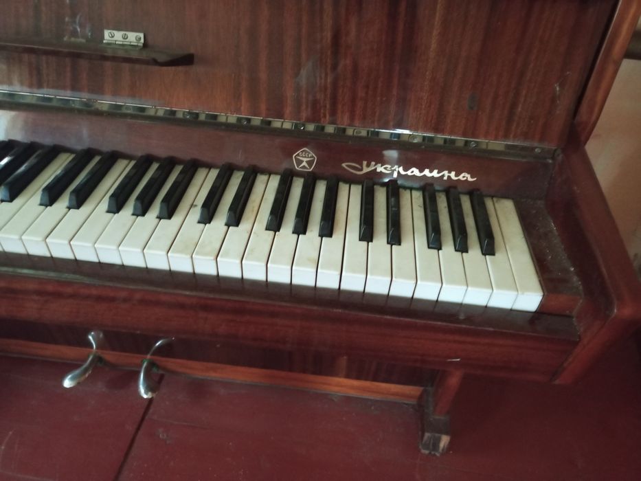 Піаніно Україна,швейная  машинка,баян,гітара