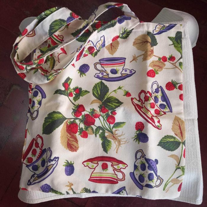 Sacos em pano decorados com vários motivos. Peças artesanais.