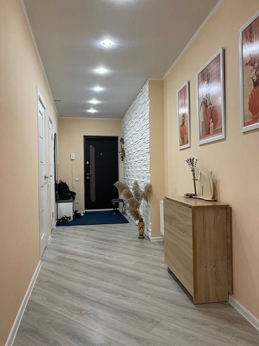 Продаж 3к квартири Озерна SL