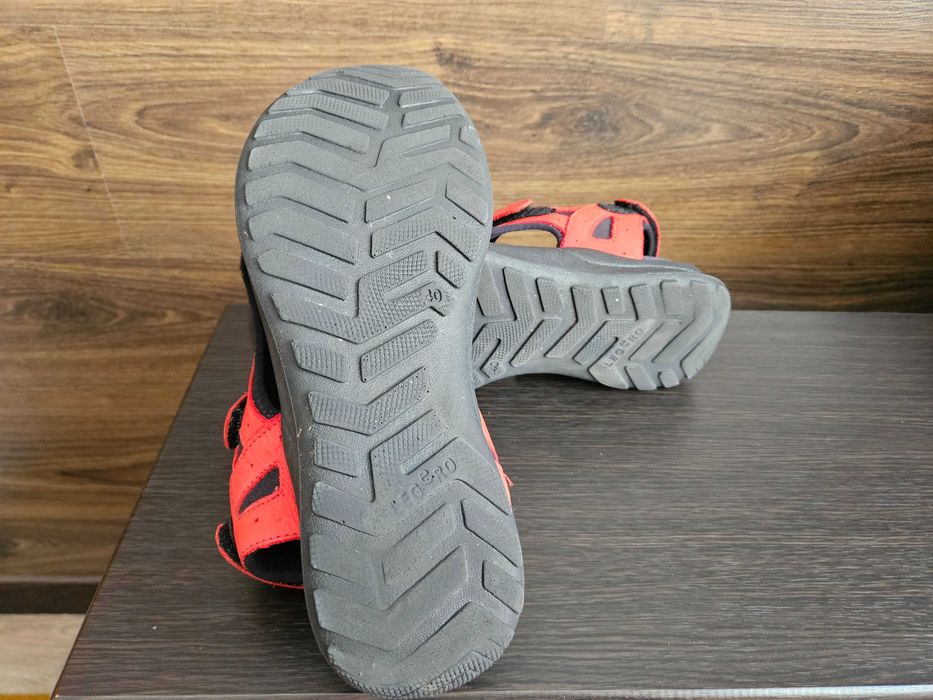 Сандалии Legero/ECCO (Австрия) р. 40 стелька 26 см, ярко- красные. Срочно.