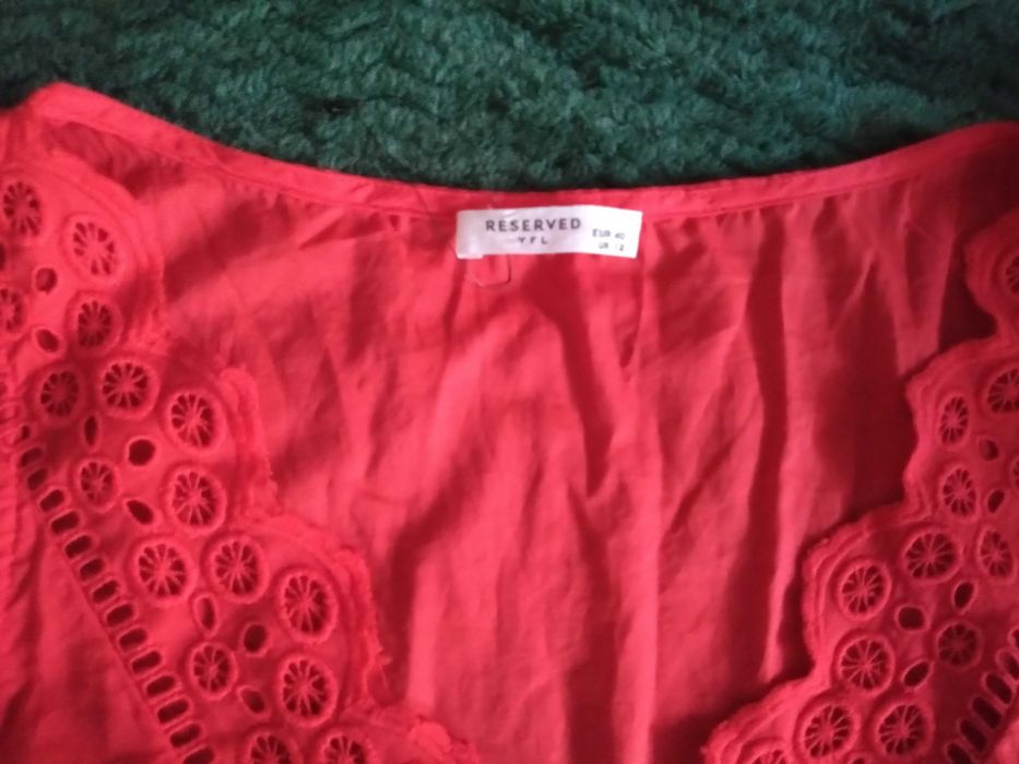 czerwona sukienka z haftem