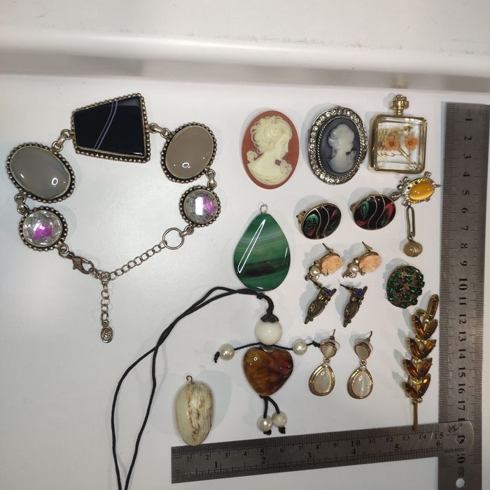 Винтажная бижутерия из камня и не только