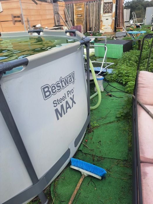 Piscina usada sem furos