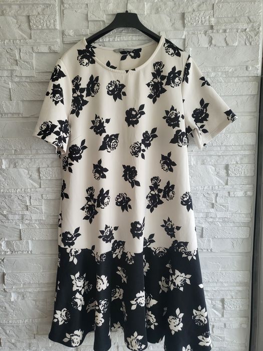 Śliczna sukienka z printem M/L firmy TU