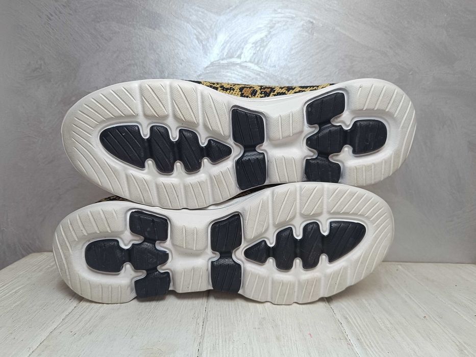 - Skechers Damen Go Walk 5