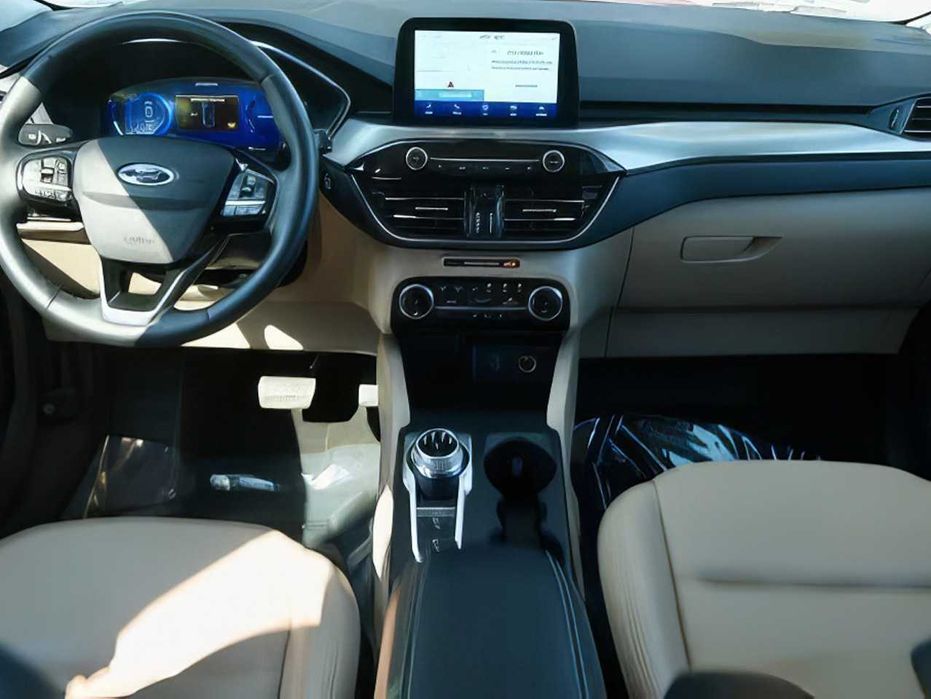 Ford Escape Titanium      2022