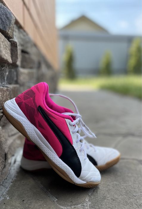 Фірмові кросівки на дівчинку р. 33