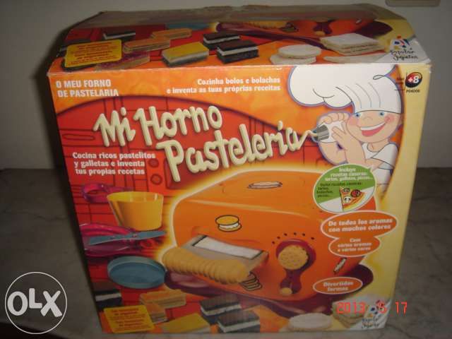 Brinquedo para crianças. forno que faz bolachas.k
