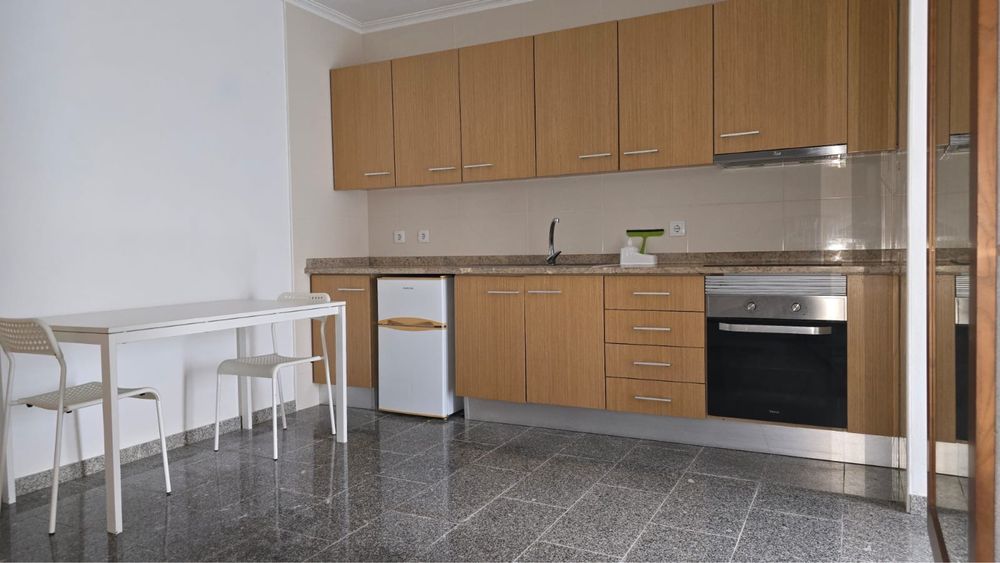 Casa térrea T1 Remodelada no Centro de Santarém- Junto ao W Shopping