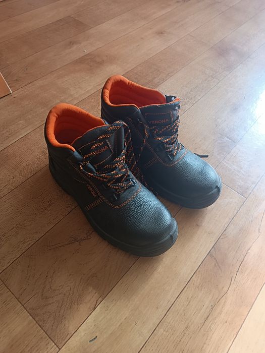 Ciuchy robocze rozm M,  buty z blachą rozm 40