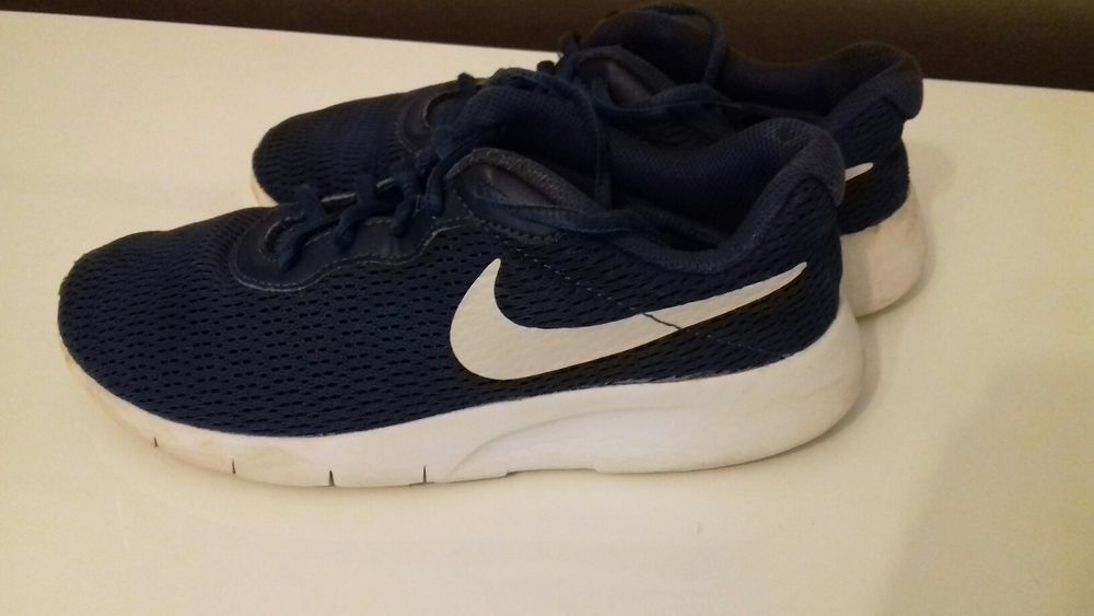 Buty sportowe siatkowe Nike rozmiar 35.5