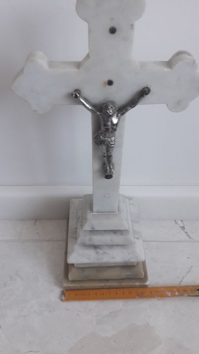 Antyk Krucyfiks z marmuru Jezus Chrystus na krzyżu