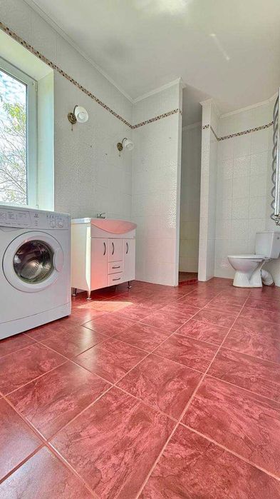 Продам гарний будинок, двоповерховий+чердак, в с. Новосілки