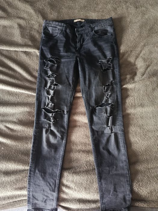 Jeansy damskie czarne z przetarciami podarte cropp emo goth alternative